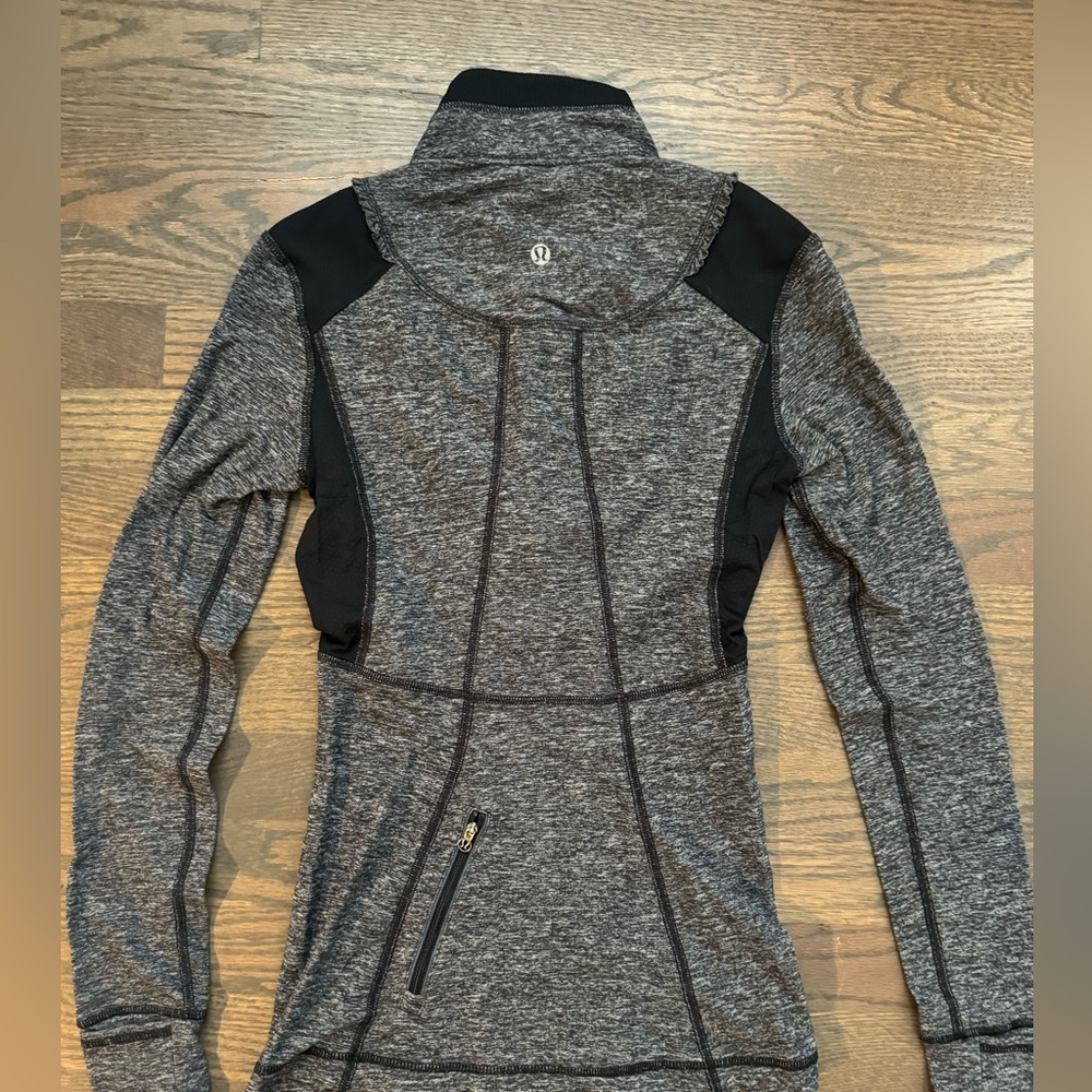 Lululemon XS long-sleeved Qtr-Zip Active Top
